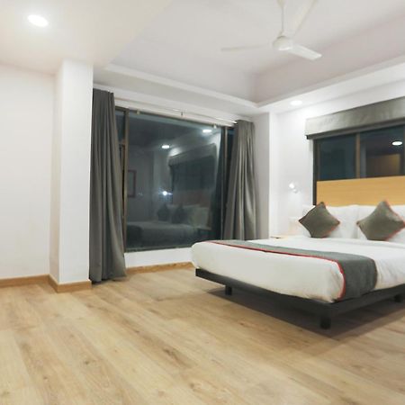 โอโย ทาวน์เฮาส์ 152 โฮเทล ซันซิเทล แอร์พอร์ต Hotel Dam Dam ภายนอก รูปภาพ