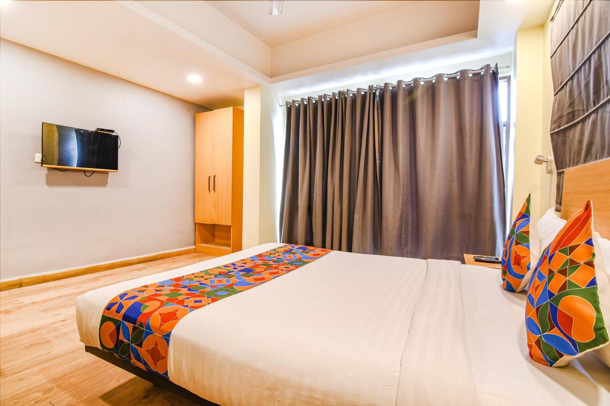 โอโย ทาวน์เฮาส์ 152 โฮเทล ซันซิเทล แอร์พอร์ต Hotel Dam Dam ภายนอก รูปภาพ