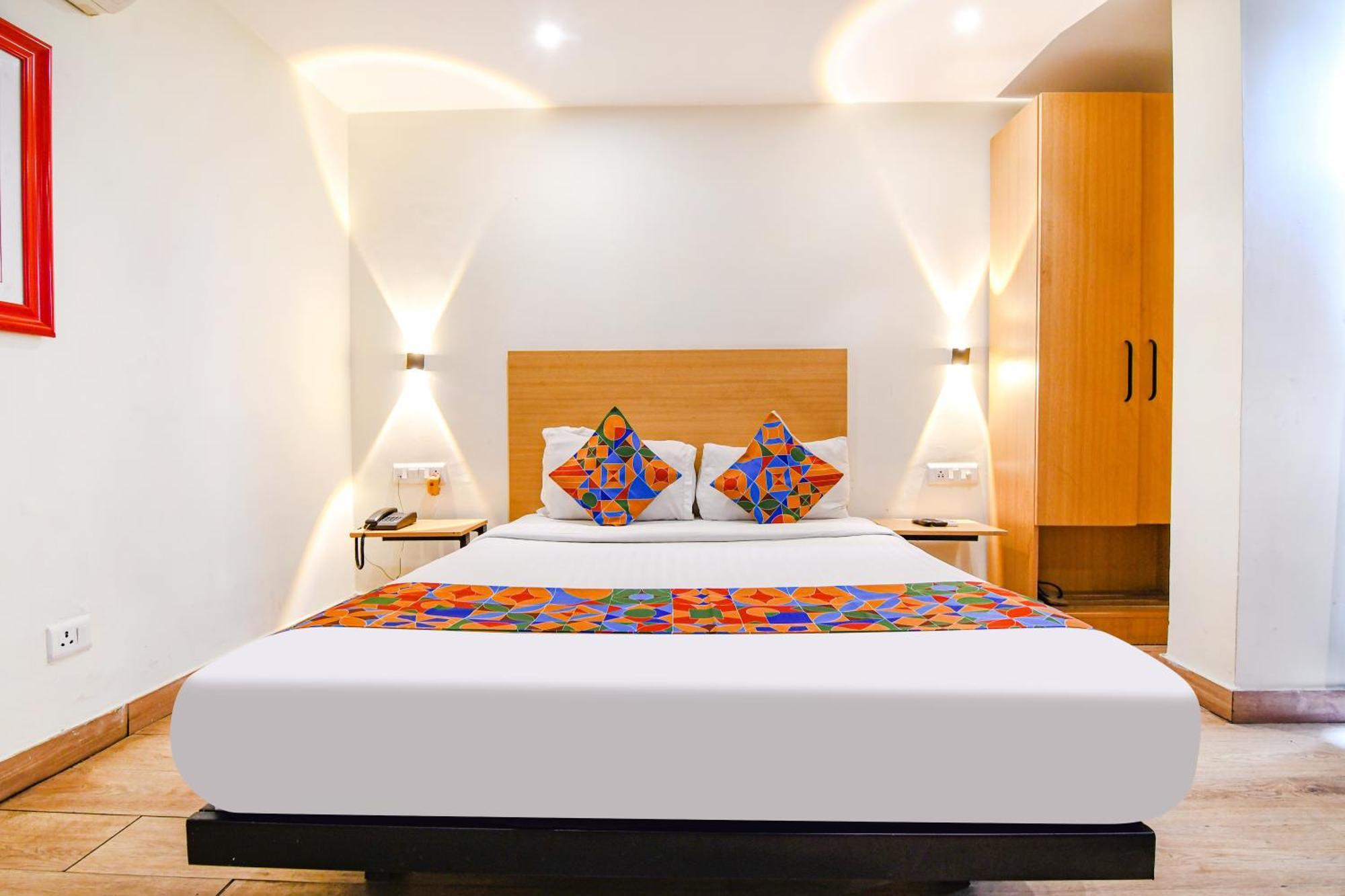 โอโย ทาวน์เฮาส์ 152 โฮเทล ซันซิเทล แอร์พอร์ต Hotel Dam Dam ภายนอก รูปภาพ
