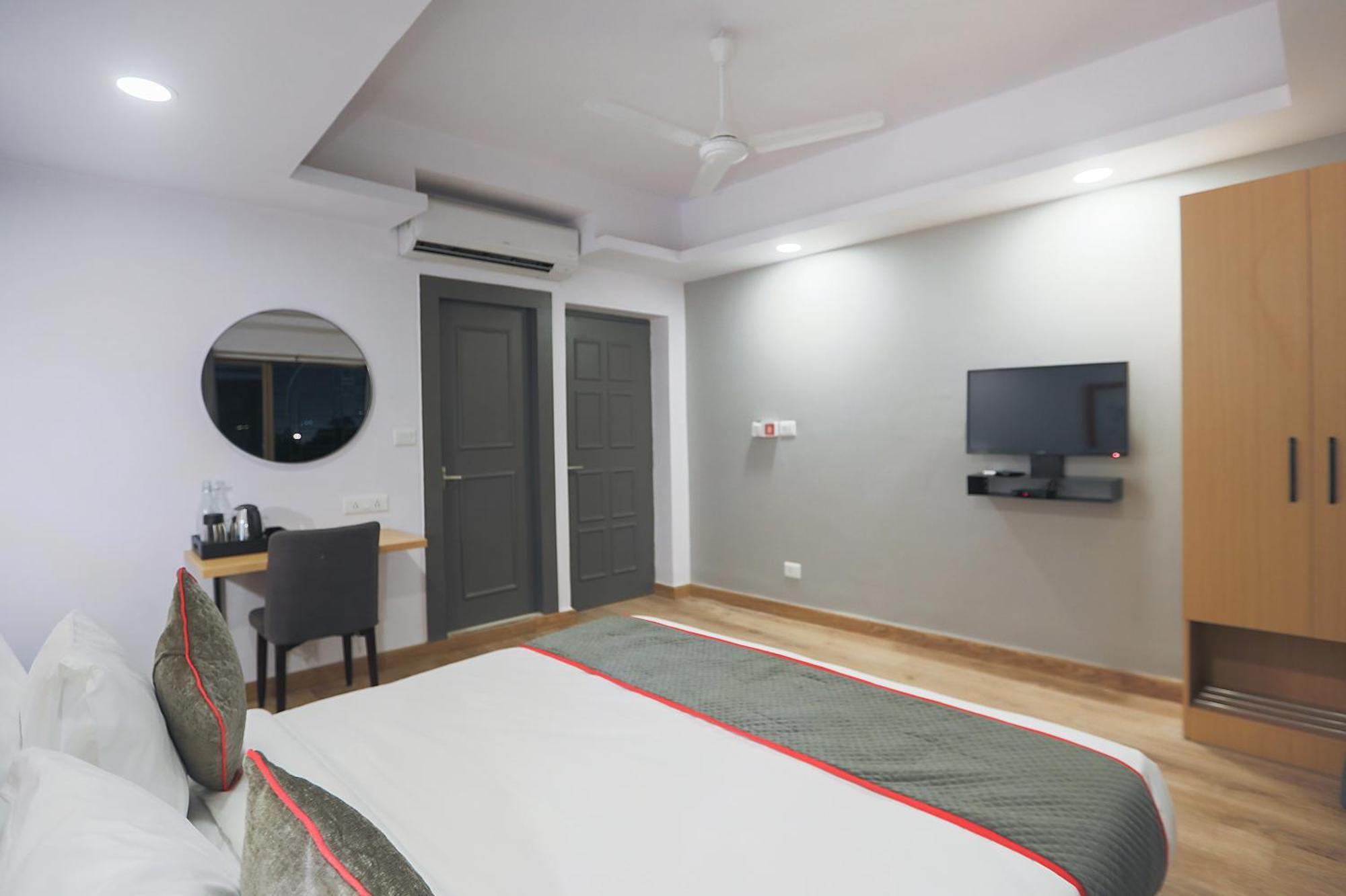 โอโย ทาวน์เฮาส์ 152 โฮเทล ซันซิเทล แอร์พอร์ต Hotel Dam Dam ภายนอก รูปภาพ
