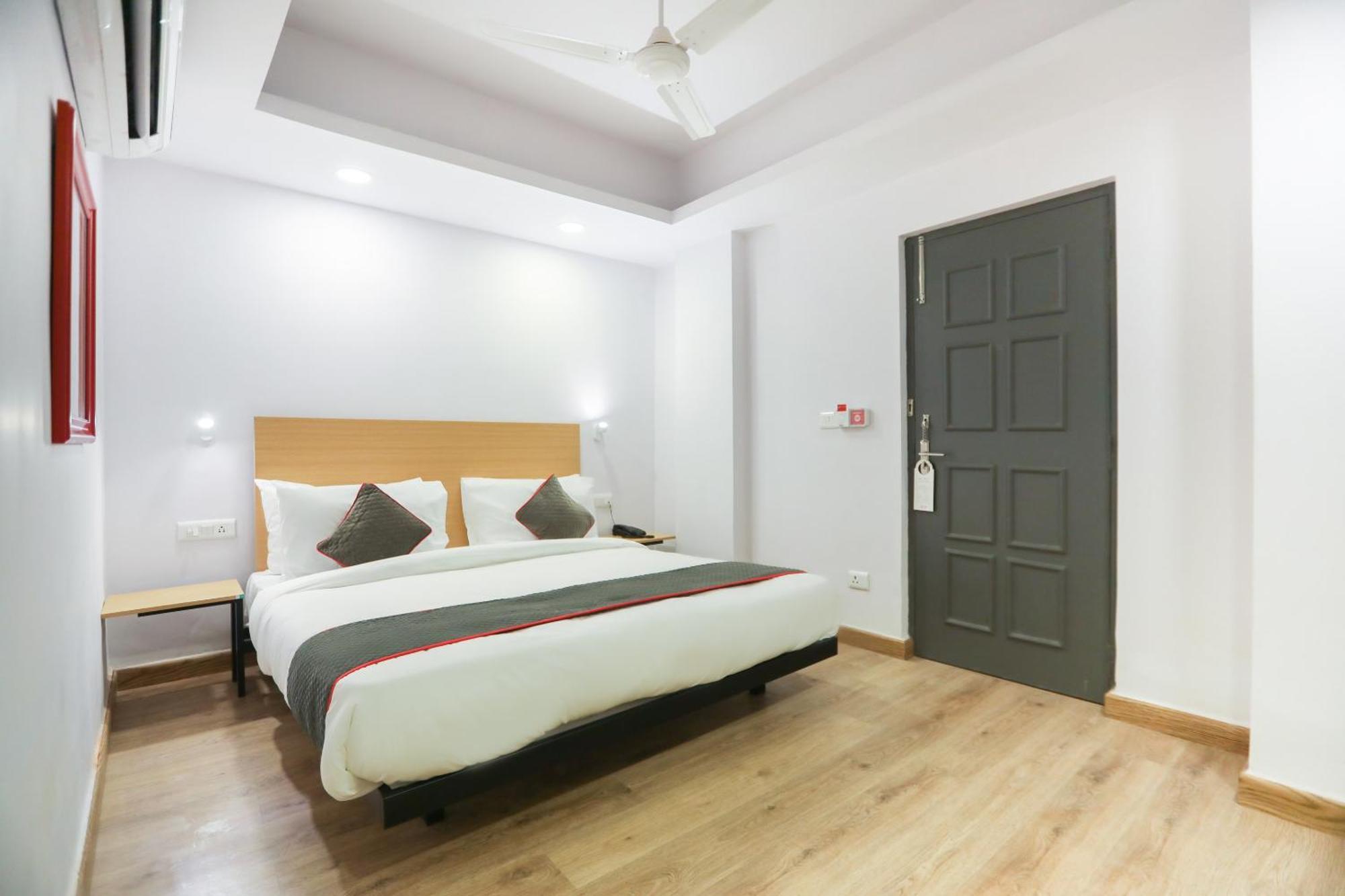 โอโย ทาวน์เฮาส์ 152 โฮเทล ซันซิเทล แอร์พอร์ต Hotel Dam Dam ภายนอก รูปภาพ