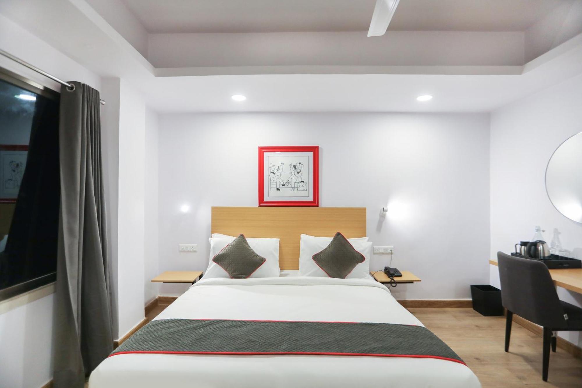 โอโย ทาวน์เฮาส์ 152 โฮเทล ซันซิเทล แอร์พอร์ต Hotel Dam Dam ภายนอก รูปภาพ